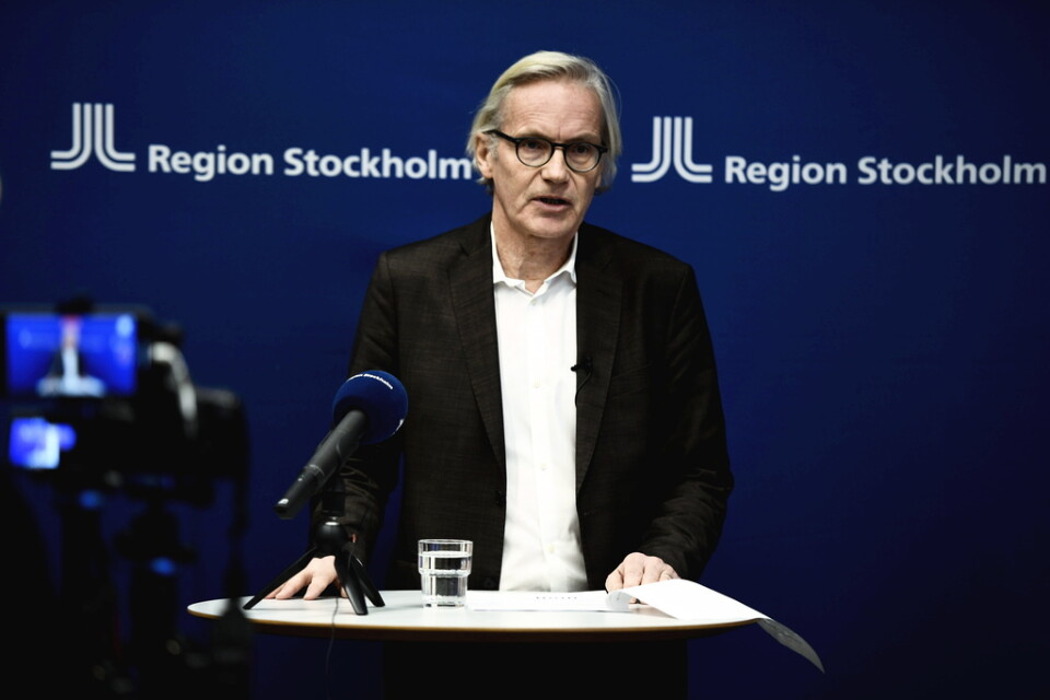 Johan Bratt, tillförordnad hälso- och sjukvårdsdirektör i Region Stockholm, vid onsdagens pressträff om det förvärrade läget i hälso- och sjukvården.
