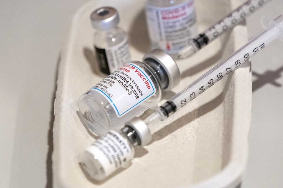 En färsk, internationell forskningsrapport konstaterar att två vaccindoser mot covid-19 räcker.