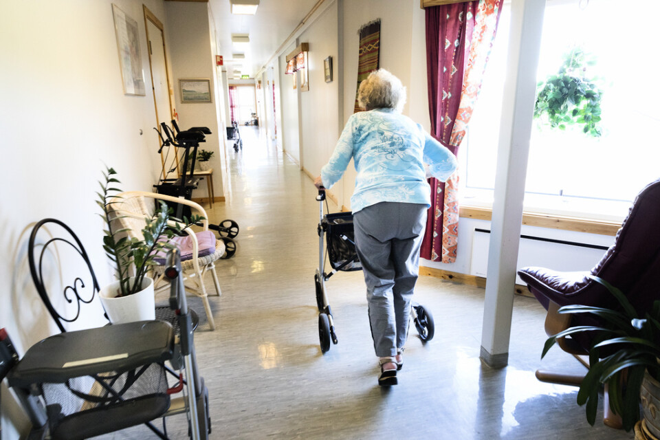 Sjuksköterskor i Umeå får 80|000 kronor i bonus, utöver grundlönen, om de jobbar i äldreomsorgen under sommaren. Arkivbild.