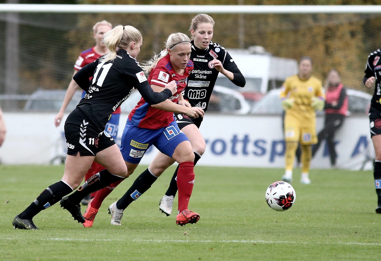 Nellie Persson var tillbaka på Vittsjös innermittfält och knät höll för 90 minuter. Foto: Stefan Sandström