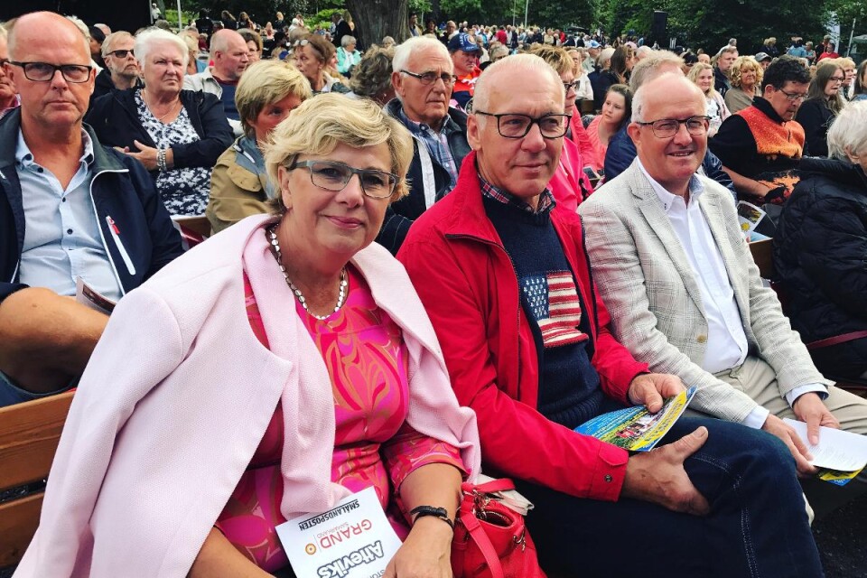 Gunilla Friman, Stefan Friman och Thomas Karlsson fanns på plats under Allsången i Linnéparken. Foto: Emma Koivisto