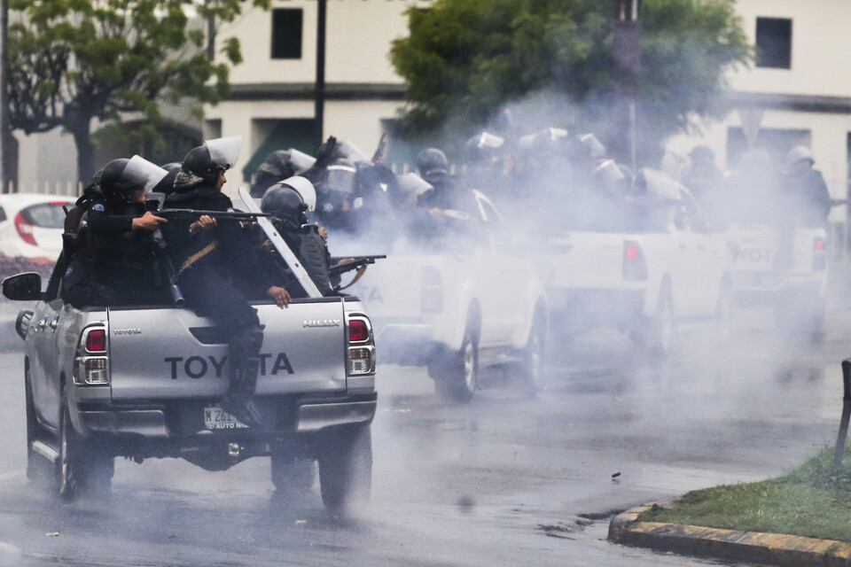 Kravallpolis under förra årets protester i Nicaragua. Bilden är från i maj 2018.
