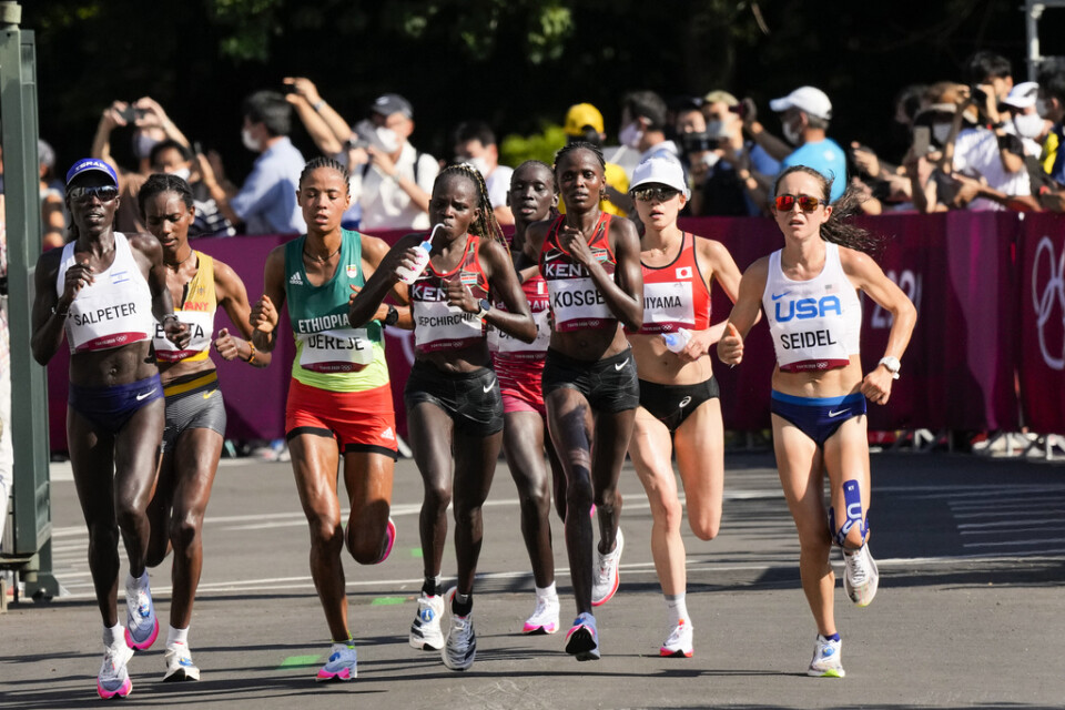 Det blev kenyansk dubbelseger i damernas maratonlopp.