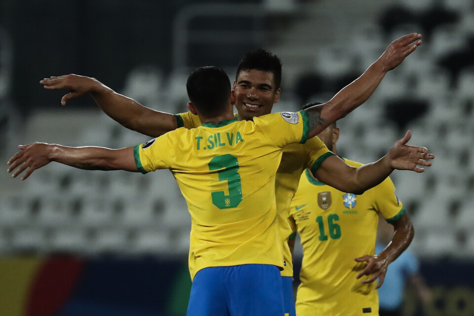 Brasilianskt firande efter det avgörande 2–1-målet.