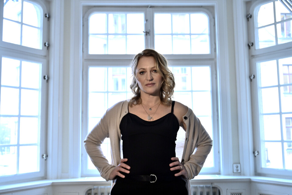 Maria Sundbom Lörelius spelar Ella i nya SVT-serien "Dejta".