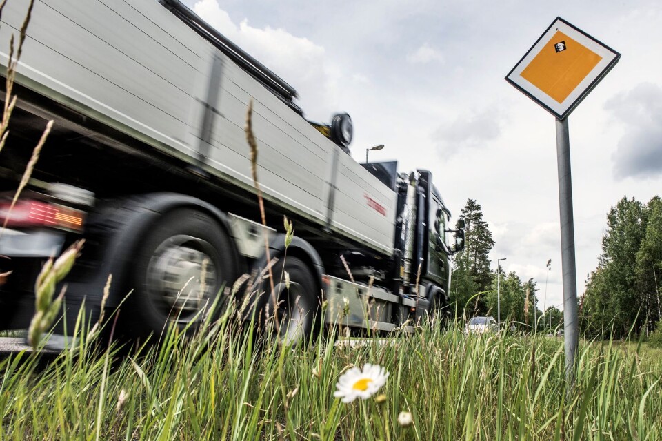 Bergs sockenråd skriver om trafiksäkerheten utmed länets landsvägar.