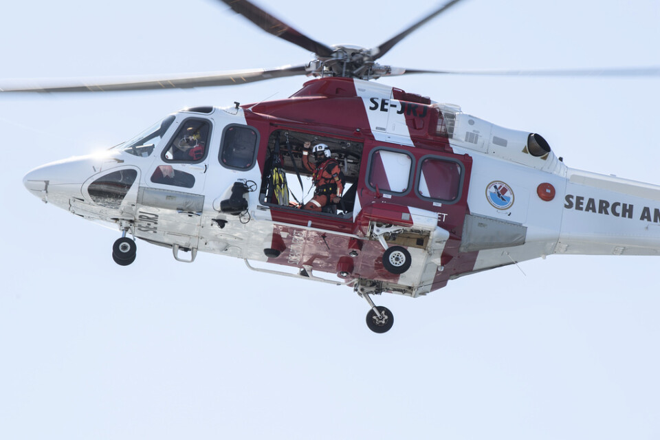 En helikopter har deltagit i sökarbetet efter en saknad person i Dalälven. Arkivbild.