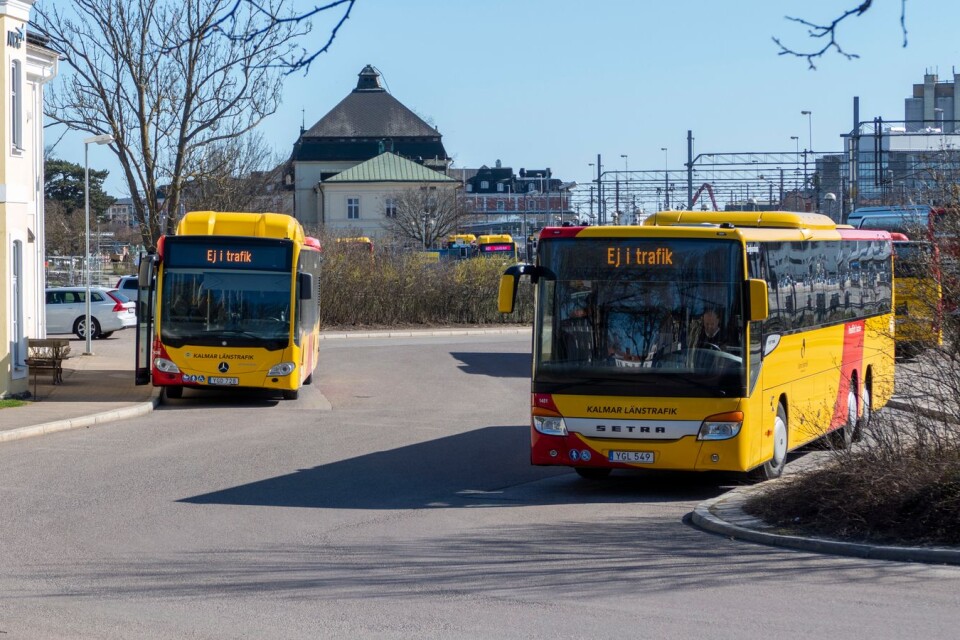 Länstrafikbussar vid busstationen i Kalmar.