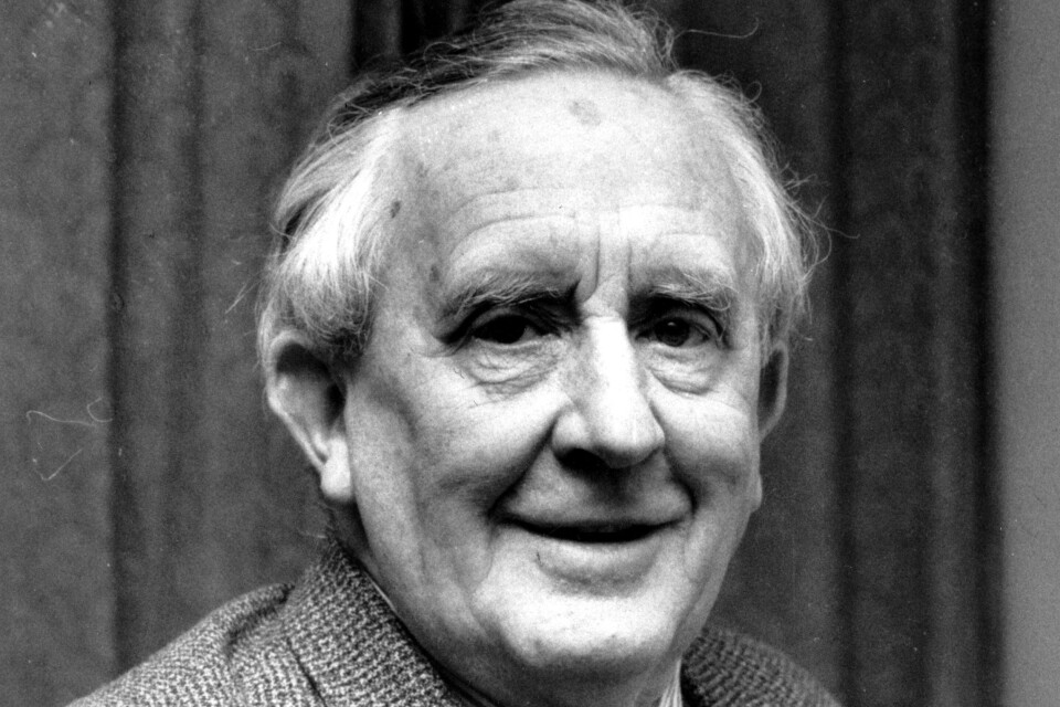 Den brittiske författaren och filologen JRR Tolkien (1892–1973) uppmärksammas särskilt i dag.