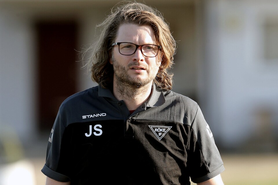 Julius Sjödahl lämnar Röke IF efter tre år som tränare för damlaget.