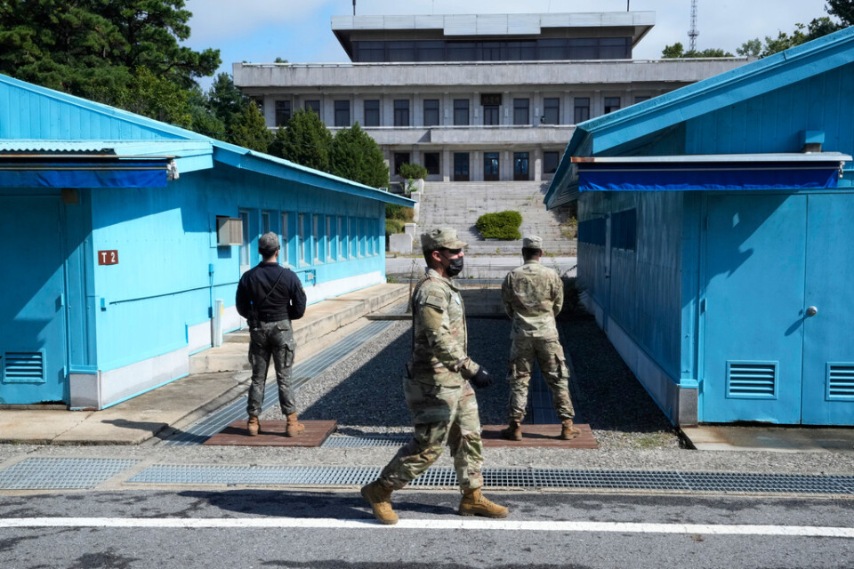 Sydkoreanska och amerikanska soldater vid den nordkoreanska gränsen har höjt beredskapen efter tisdagens robottest.