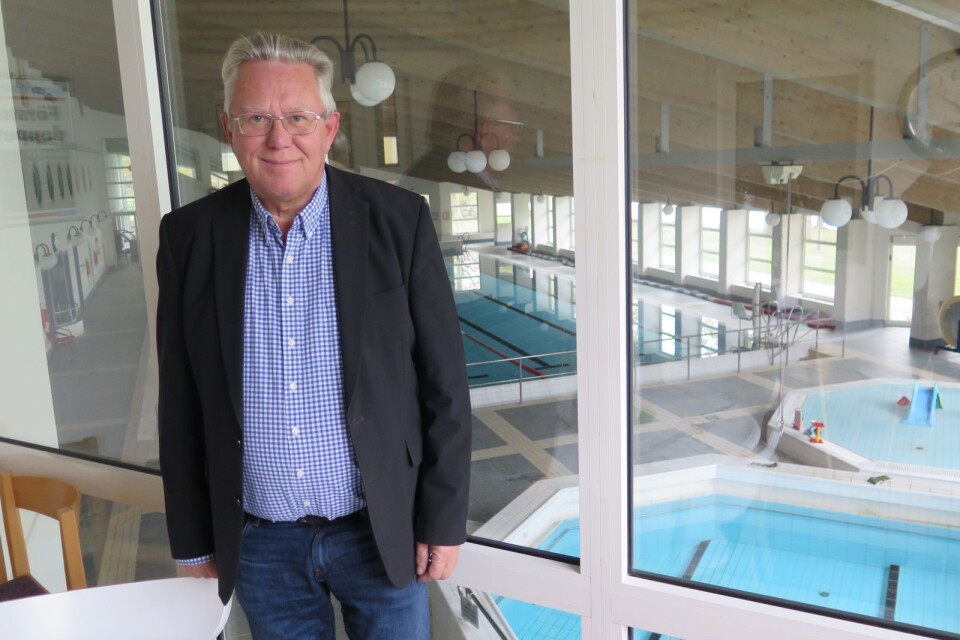 Valjevikens intendent Jan Karlsson beskriver simhallsavtalet som billigt för kommuninvånarna.