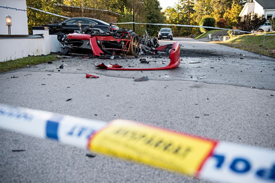 Den 29-årige lyxbedragarens Ferrari sprängdes utanför hans hus i höstas.