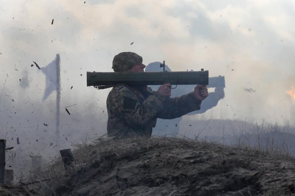 Vapenvilan i östra Ukraina håller och fientligheterna i stort har minskat, bedömer OSSE-chefen Lamberto Zannier. Men den så kallade Normandie-gruppen begär att OSSE ska utöka observatörerna till 1 000. - Min bedömning är att vapenvilan på det stora hela
