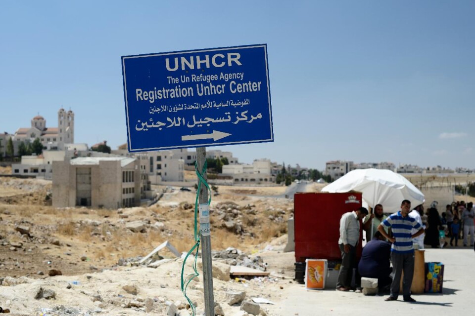 AMMAN 20160816På UNHCR:s huvudkontor i Amman väntar människor på att bli registrerade.