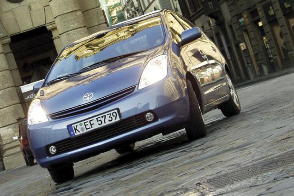 Många rynkade på näsan för tio år sen, men i dag är Toyota Prius en säljsuccé.