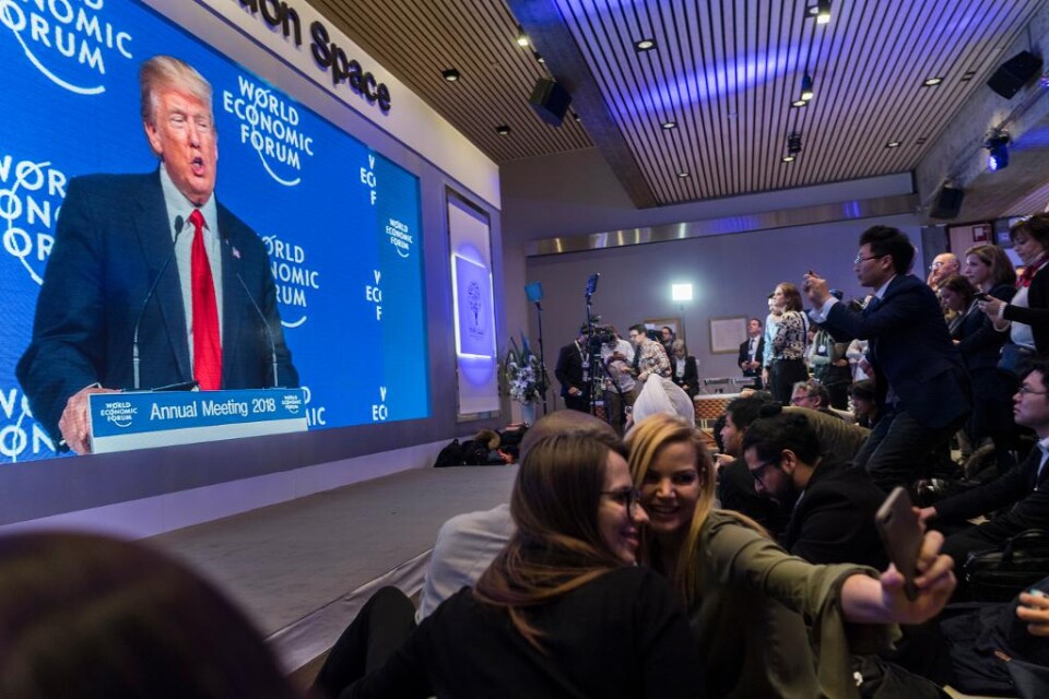 USA:s president Donald Trump ställer in hela den amerikanska delegationens resa till Världsekonomiskt forum i Davos nästa vecka. Anledningen är den pågående nedstängningen av den amerikanska statsapparaten. "Av hänsyn till de 800 000 fantastiska amerika