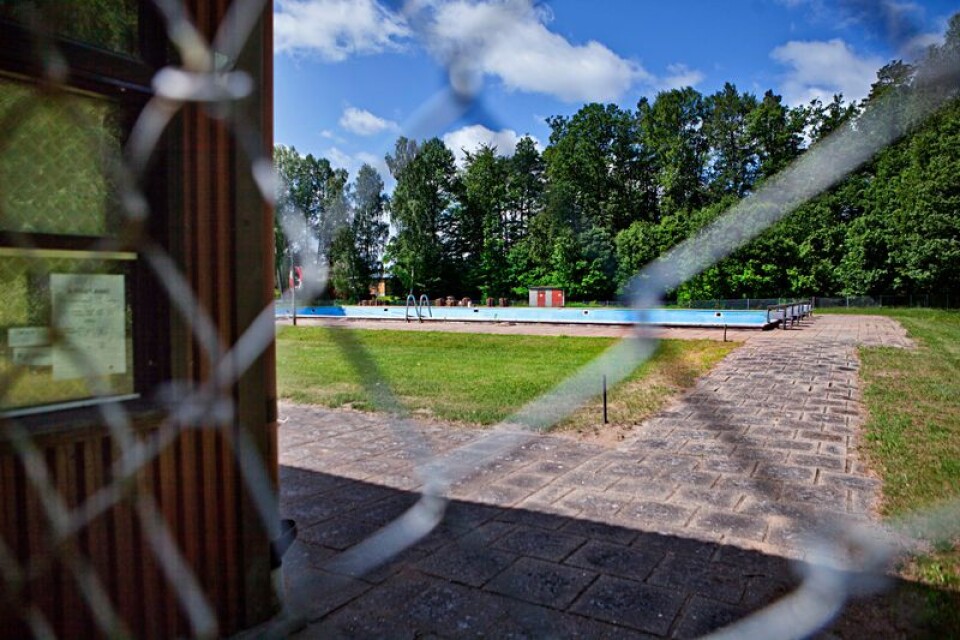 Problem med läckage har gjort att badet tvingats stänga och enligt kommunens planer kan det dröja innan det åter blir bassängbad i Svängsta.