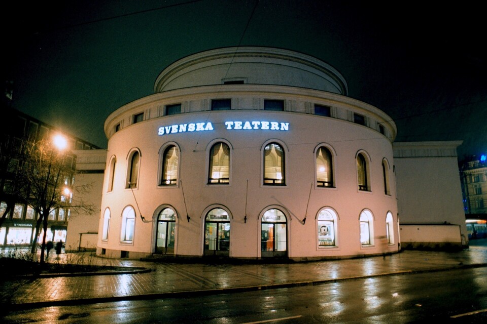 Svenska Teatern i Helsingfors skulle just nu få ta emot en publik på sex personer per föreställning och öppnar därför först i början av september. Först i november räknar man med att kunna spela för fulla salonger. Arkivbild.