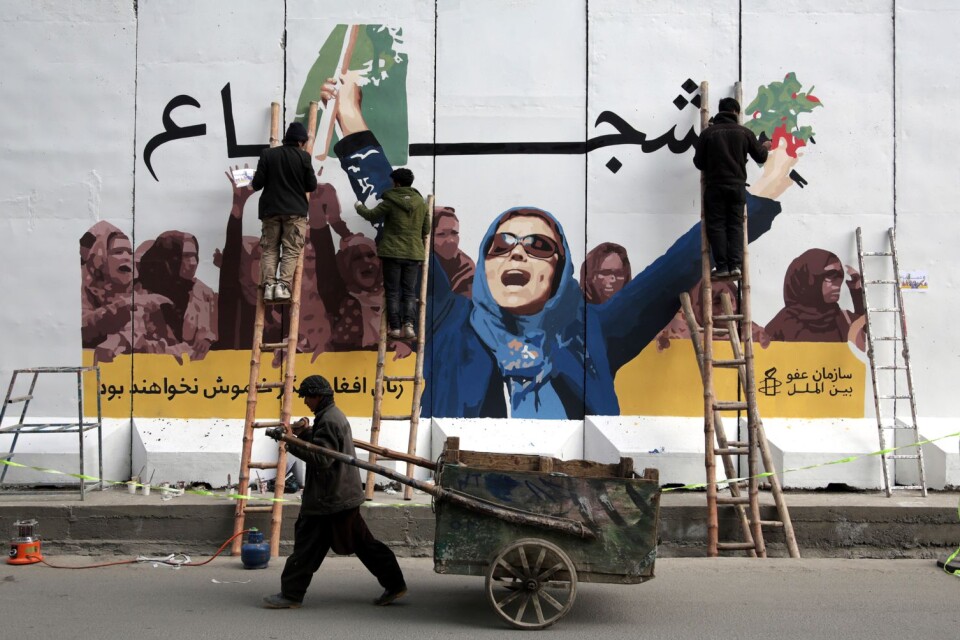 Inför den 8 mars förra året skapade några konstnärer en graffitimålning i Kabul, Afghanistan.