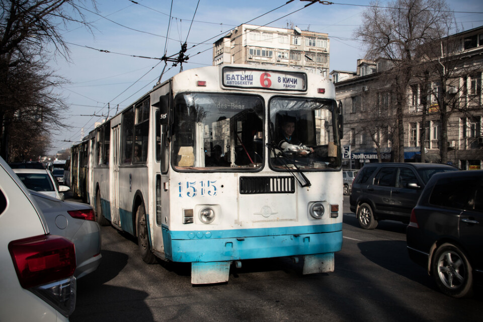 Transportnätet i staden består till stor del av gamla minibussar och trådbussar.