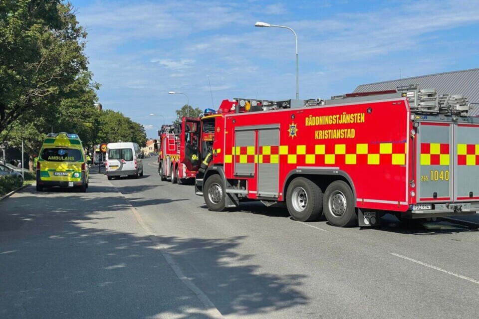 Två brandbilar och en ambulans ryckte ut till branden.
