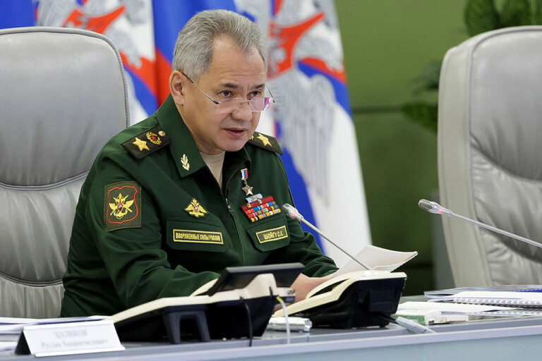 Försvarsministern spås bli Putins syndabock