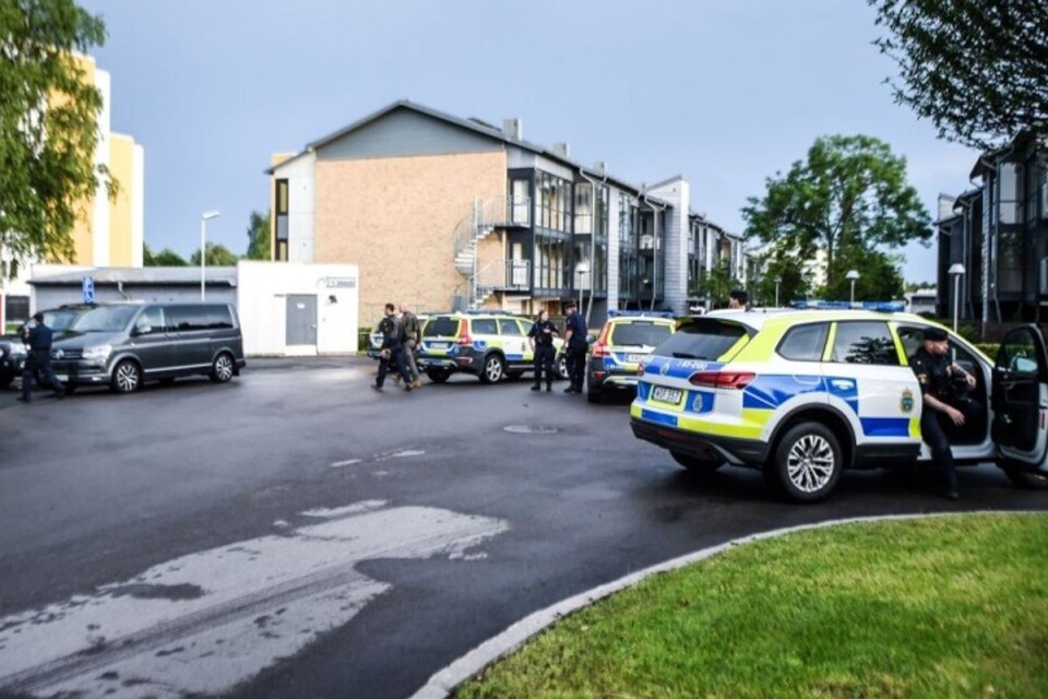 Stort pådfrag med poliser på Österäng efter det misstänkta mordförsöket i juni 2019. Sedan dess har polisen ryckt ut på åtta ytterligare skjutningar i Kristianstad.