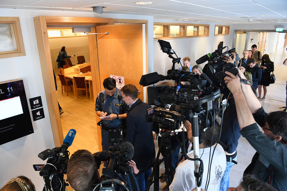 Stort mediepådrag under häktningsförhandlingen om Wikileaksgrundaren Julian Assange vid Uppsala tingsrätt.