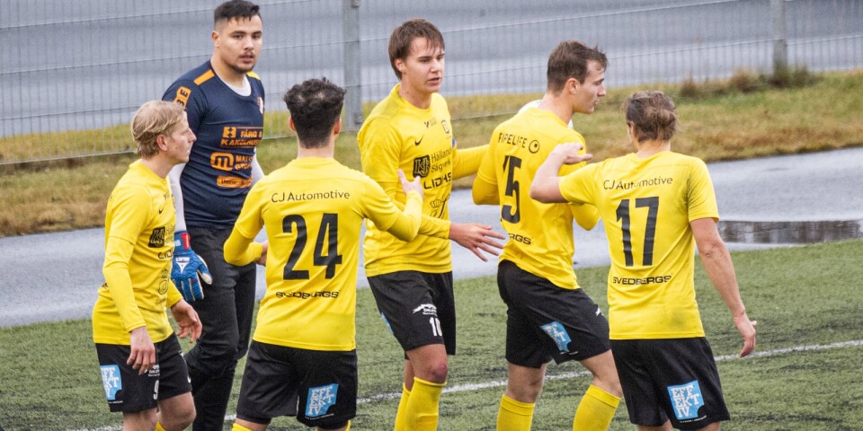 Anton Johansson (i mitten) lämnar Dalstorp för division I-spel med Lindome Gif.