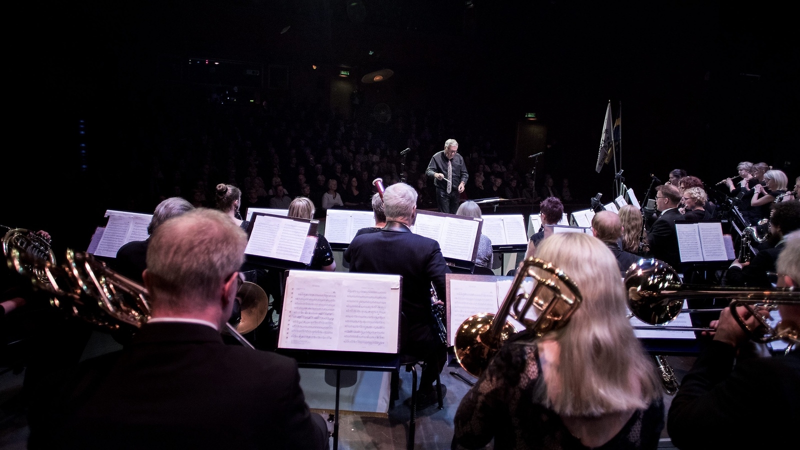 Den runt 40 man stora blåsorkestern var i toppform när Hässleholms Stadsmusikkår bjöd in till sin årliga nyårskonsert – en tradition som håller än. Foto: Jörgen Johansson