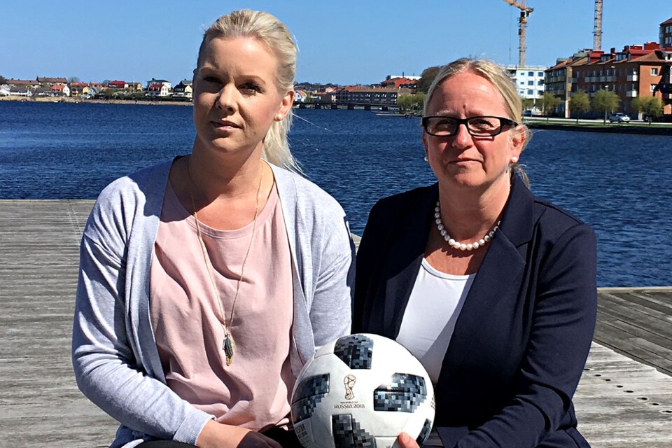 Initiativtagare och fotbollsmamma Anja Oscarsson och styrelsemedlem Mia Bark, båda Rödeby AIF, laddar inför Karlskrona Invitational, premiären för en ny turnering på Åvallen med gästande storklubbar som Malmö FF, Hammabt och danska Bröndby.