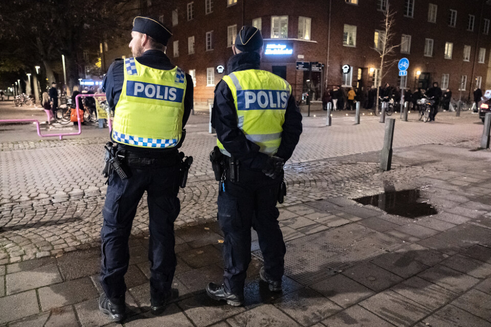 Polis på plats på mordplatsen på Ystadsgatan i Malmö på söndagskvällen, där en 15-åring sköts till döds. Arkivbild.