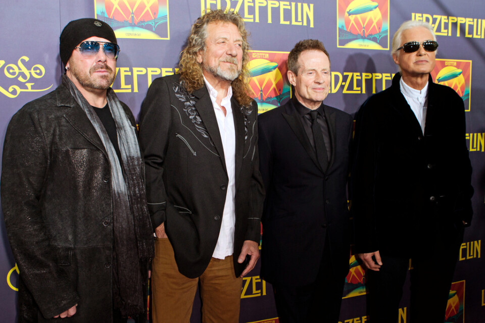 Den första officiella dokumentären om Led Zeppelin är på väg. På bilden syns den bortgånge trummisen John Bonhams son Jason Bonham tillsammans med originalmedlemmarna Robert Plant, John Paul Jones och Jimmy Page. Arkivbild.
