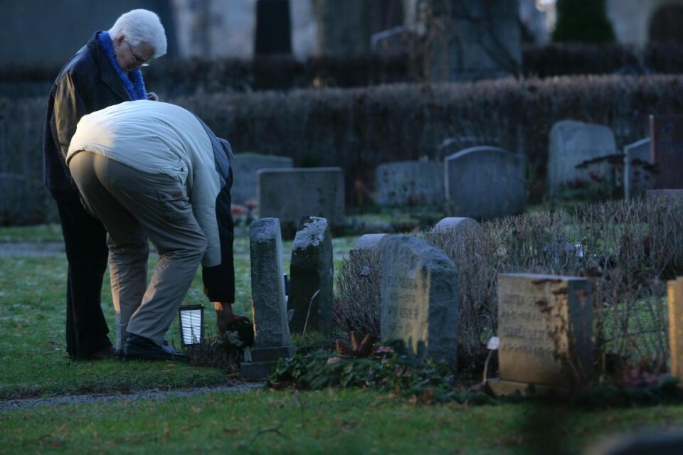 Kyrkogården är en plats för värdighet inte för återvinning. Foto: Fredrik Sandberg / TT