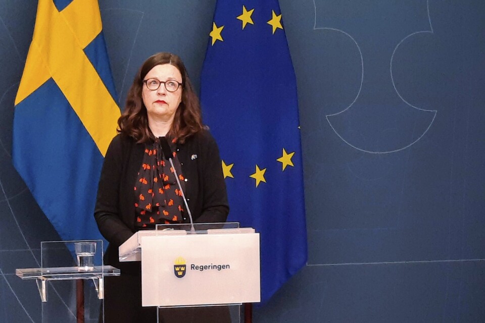 Utbildningsminister Anna Ekström (S) meddelar att de nationella proven ställs in under kommande vårtermin.