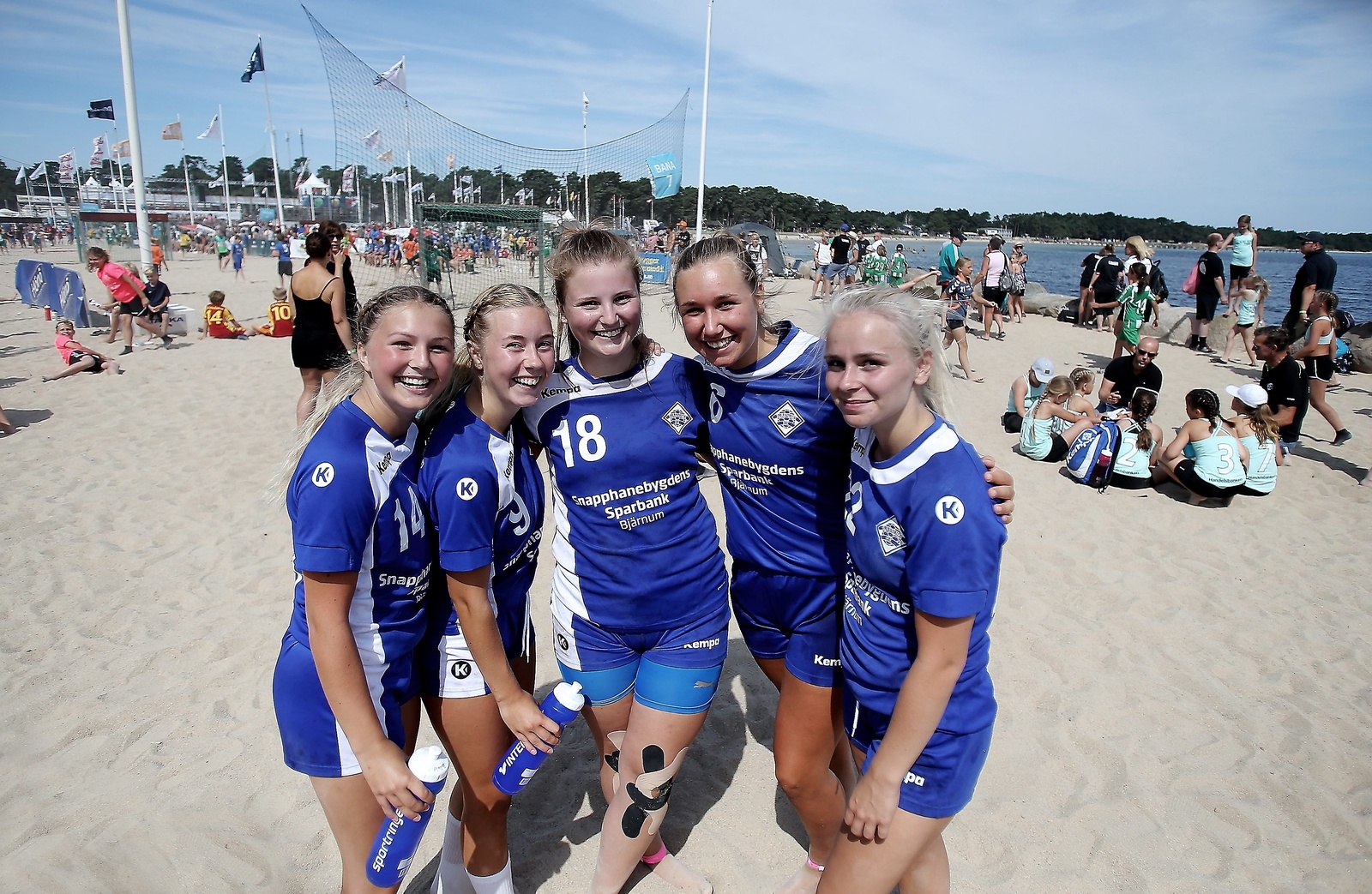 Beachhandbollsveteraner får nog Amanda Rosén, Nellie Cehlin, Amanda Östensson, Annie Grönroos och My Jarlsheden från Bjärnums HK kallas. För några av dem var det åttonde året i Åhus. 		     FOTO: STEFAN SANDSTRÖM