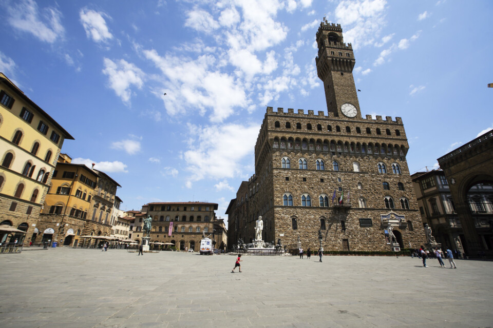 På Piazza della Signoria – ett av de mest populära turistmålen i Florens – har det de senaste månaderna varit tommare än vanligt. Arkivbild.