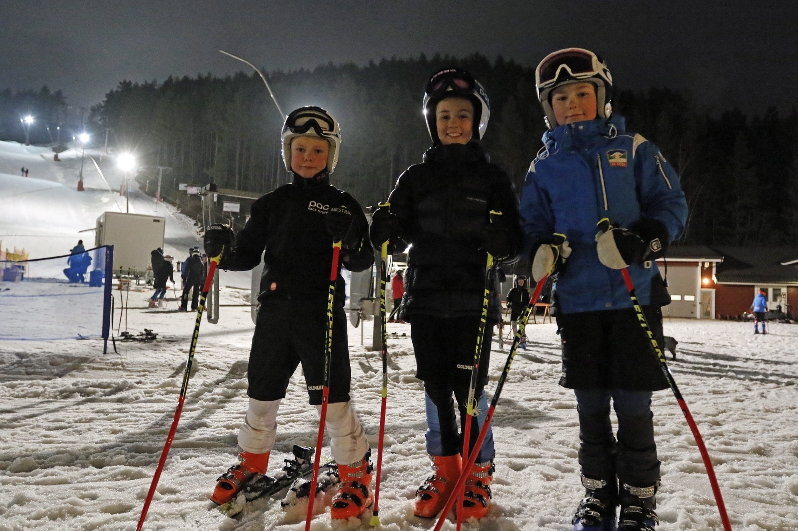 Felix Alkmark, 10, Arvid Wiland, 10, och Jack Rudholm, 12, var taggade inför tävlingen trots det mjuka föret. Alla tre tävlar för Boge SLK.