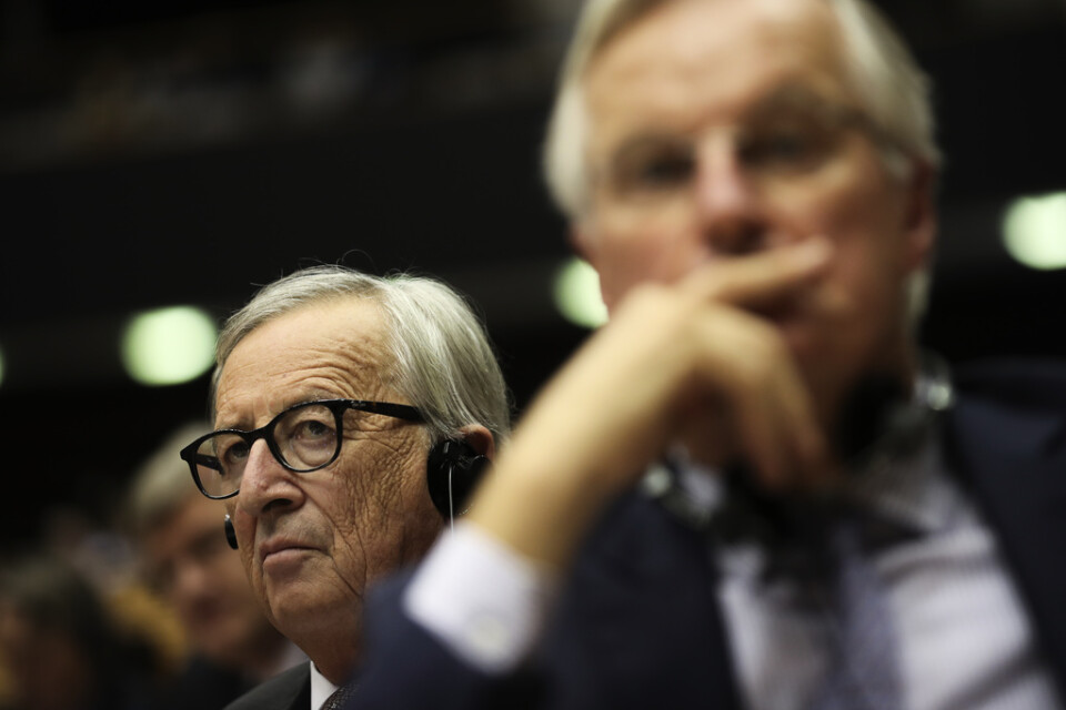 EU-kommissionens ordförande Jean-Claude Juncker och chefsförhandlare om brexit, Michel Barnier, i EU-parlamentet.