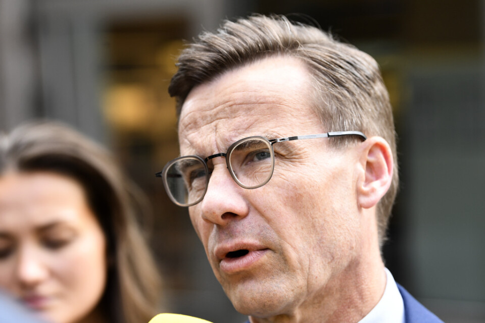 Moderaternas ledare Ulf Kristersson ökar trycket på regeringen om tester och en snar coronakommission.