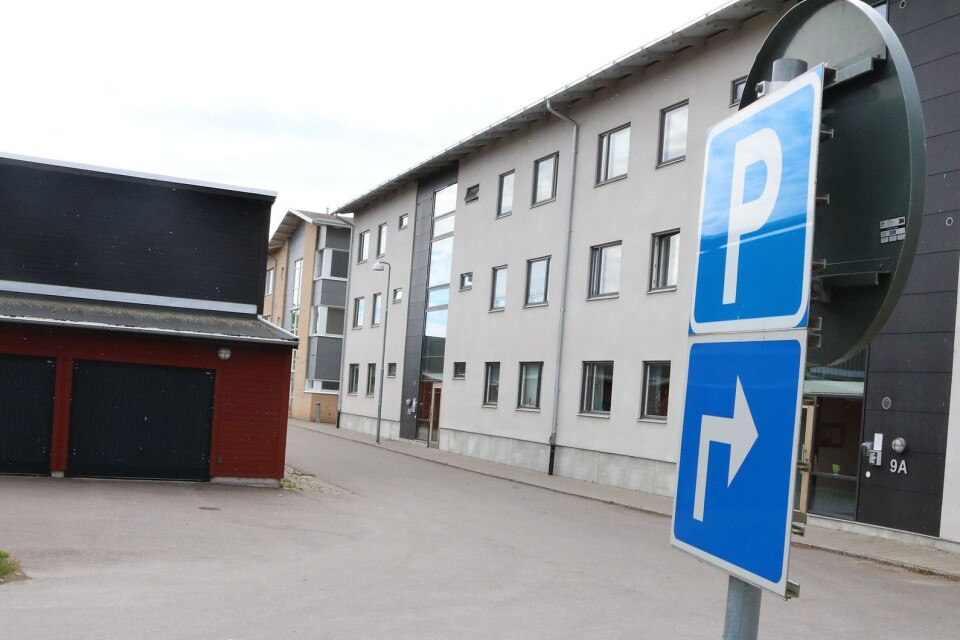 Utöver anvisade parkeringsplatser och garage, får boende på Norra Hamnplan stanna till utanför sina bostäder i tio minuter.