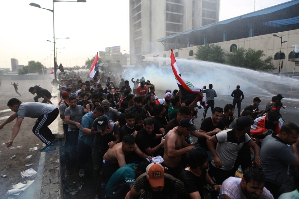 Polisen använde bland annat tårgas mot demonstranter i Iraks huvudstad Bagdad på tisdagen.
