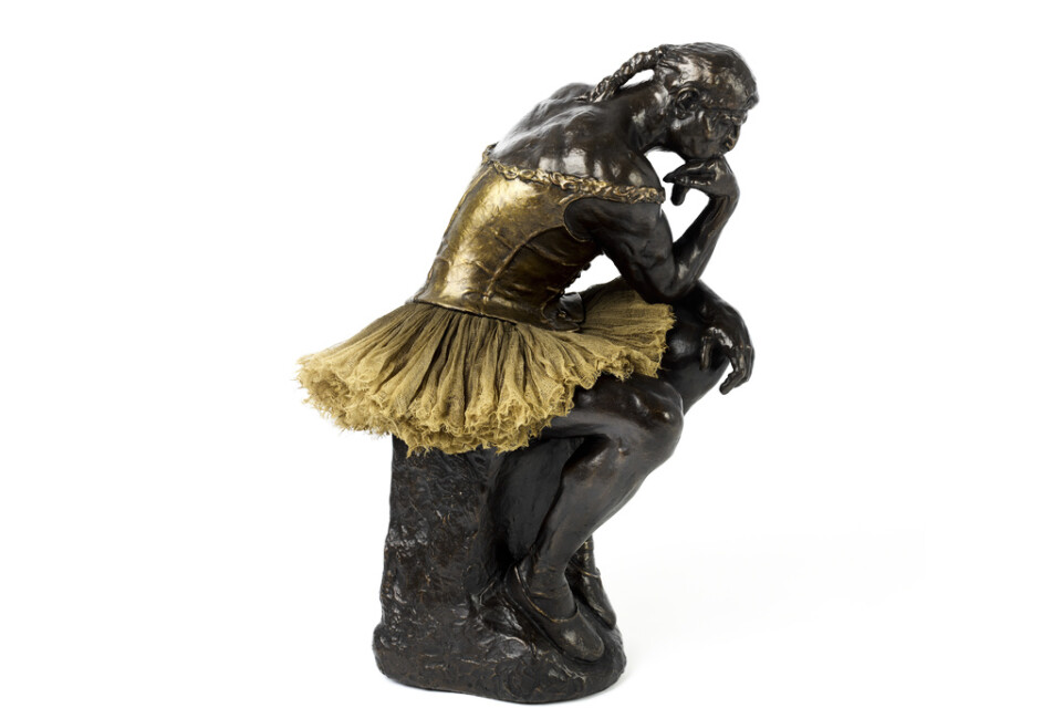 "The thinker" av Nancy Fouts, en parafras på Gustave Rodins "Tänkaren", visas på Nationalmuseum i vår. Pressbild.