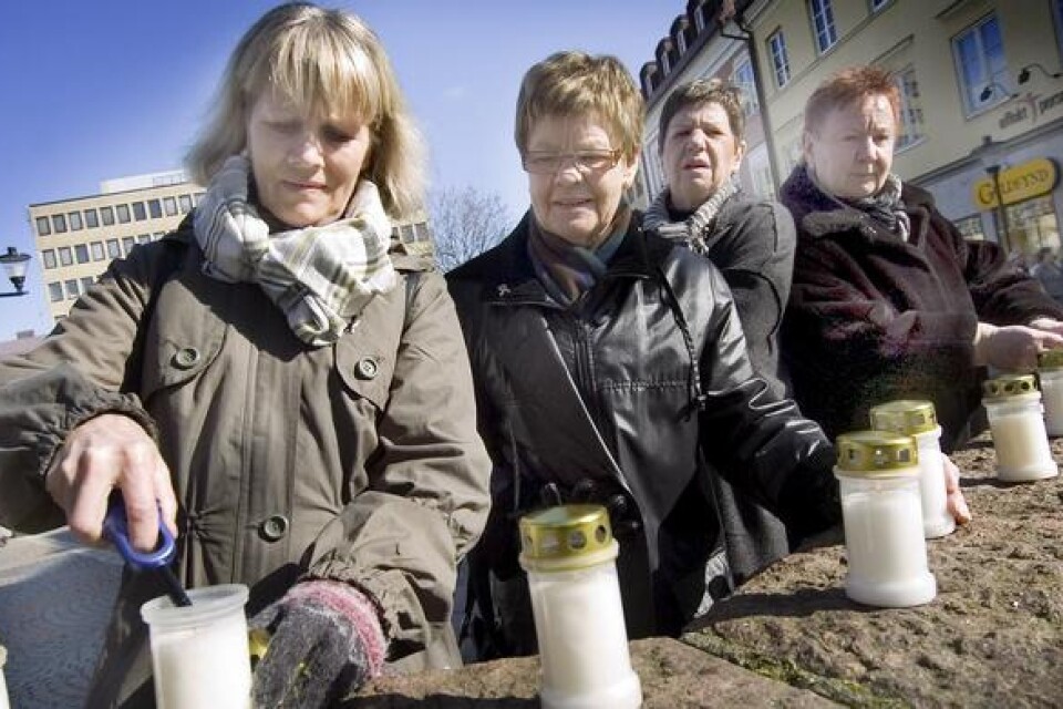 Kvinnojouren i Kristianstad tände ljus för mördade kvinnor i Sverige. Bild: Tommy Svensson