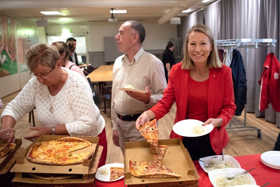 Valpizzan höll sig varm en bit in på kvällen och kommunalrådet Sara Rudolfsson är ändå nöjd med utgången.