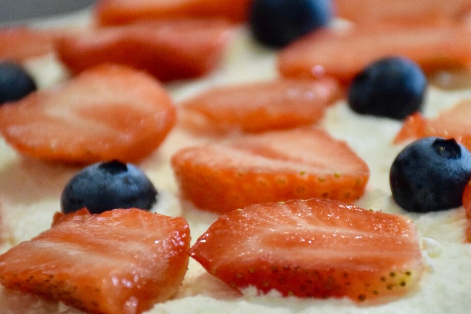 Cream and sliced strawberries, blueberries or another kind of fruit between the layers.
