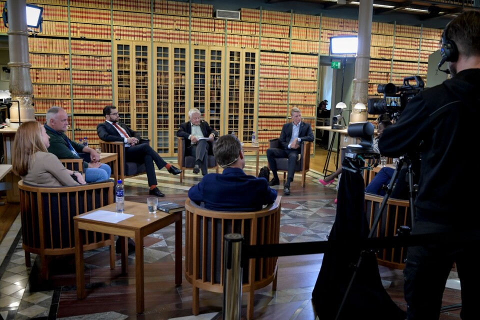Ett samtal om vad partiledarna läser i riksdagens bibliotek.
