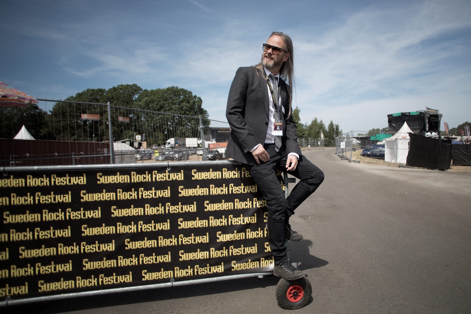 Antti Vuorenniemi är artist driver och hämtar och lämnar band och deras crew på flygplatser och hotell. – Det här är en oas i livet, säger han om Sweden Rock.