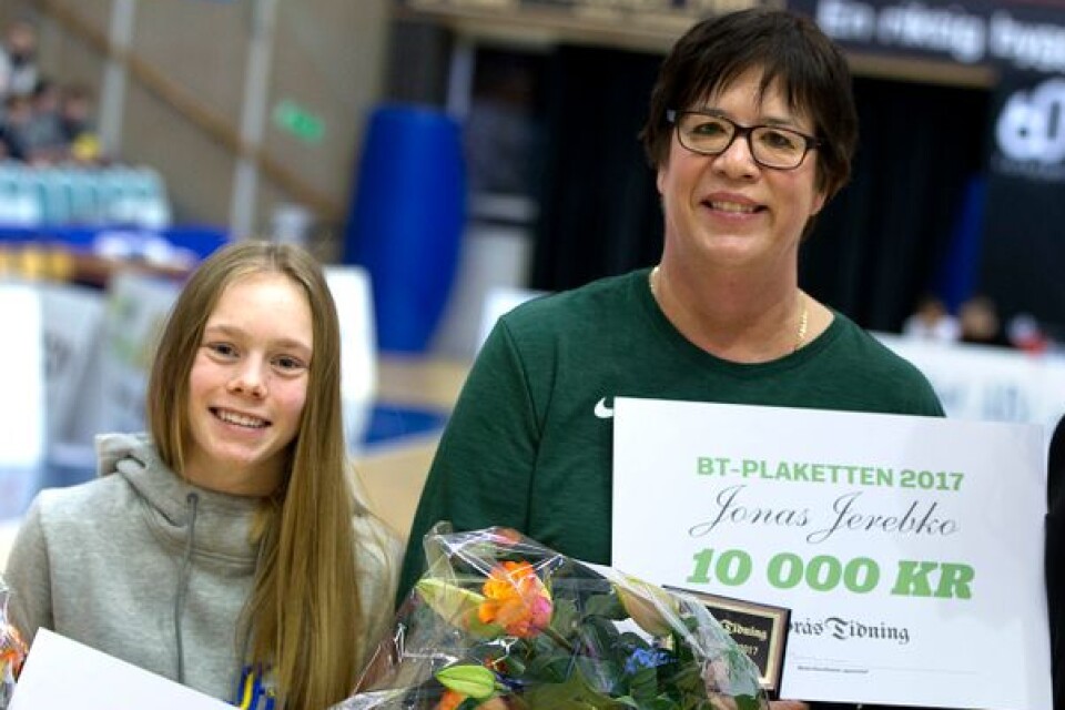 Tova Granberg, Elaine Jerebko (mamma till Jonas) och BT-sportens Oskar Pålsson.